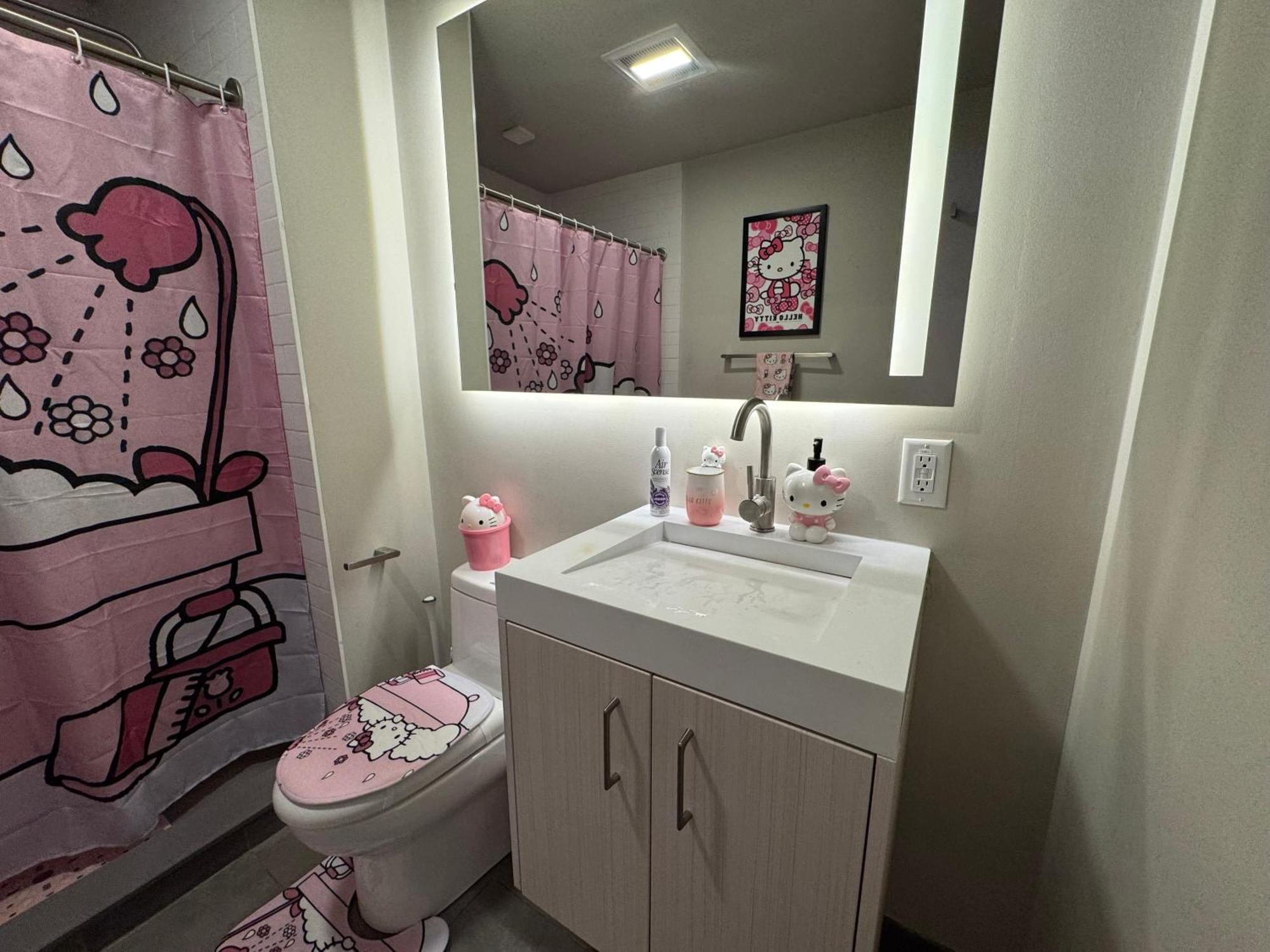 Pink Hello Kitty