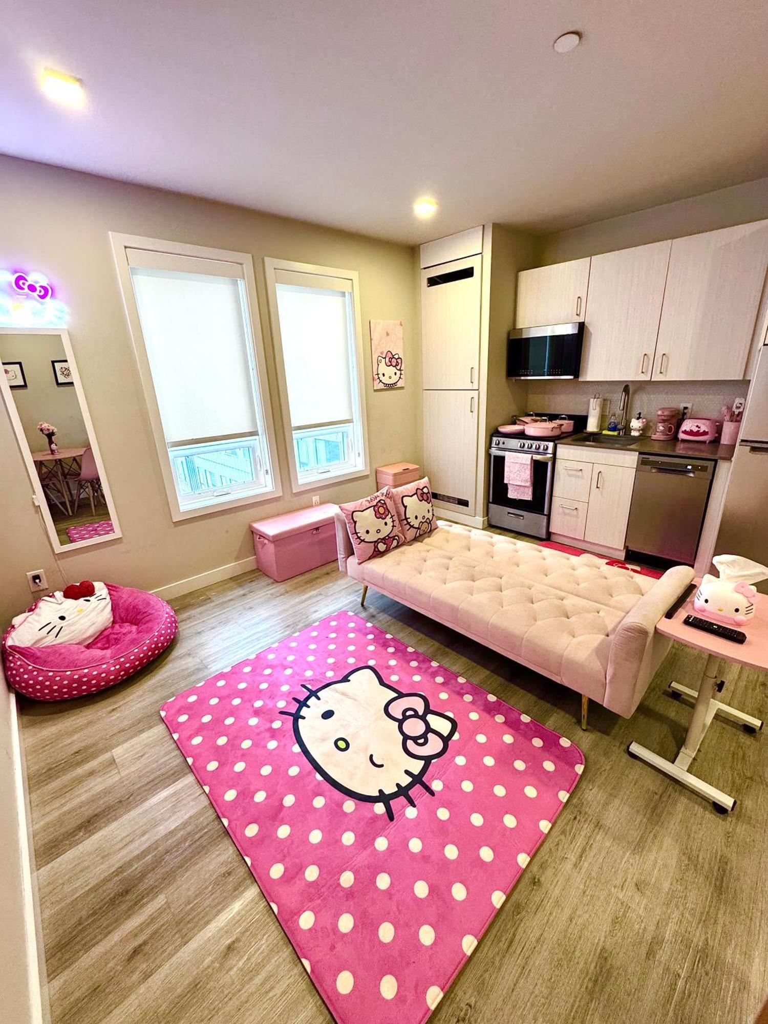 Pink Hello Kitty * Philadelphia