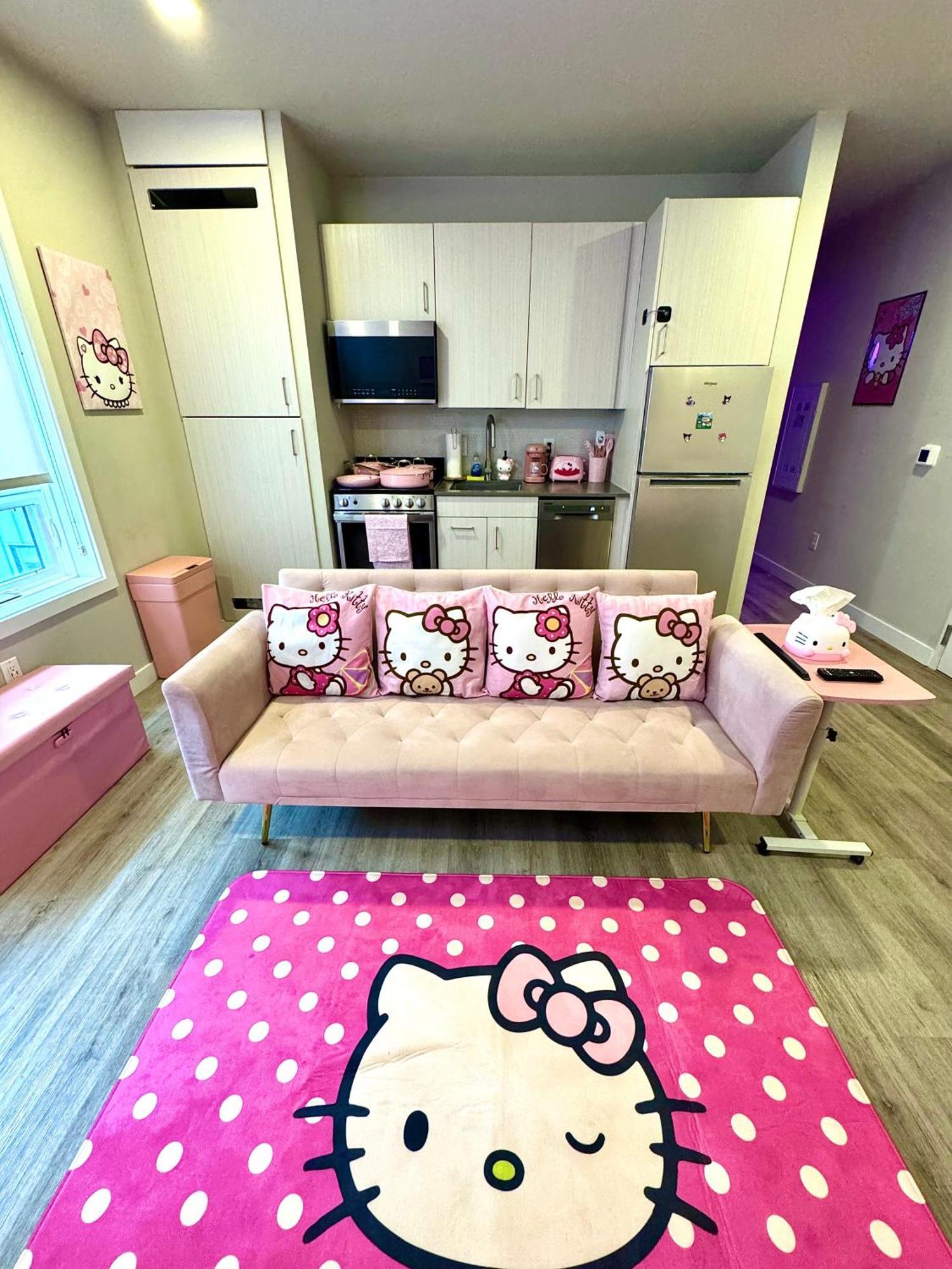 Apartment Pink Hello Kitty *