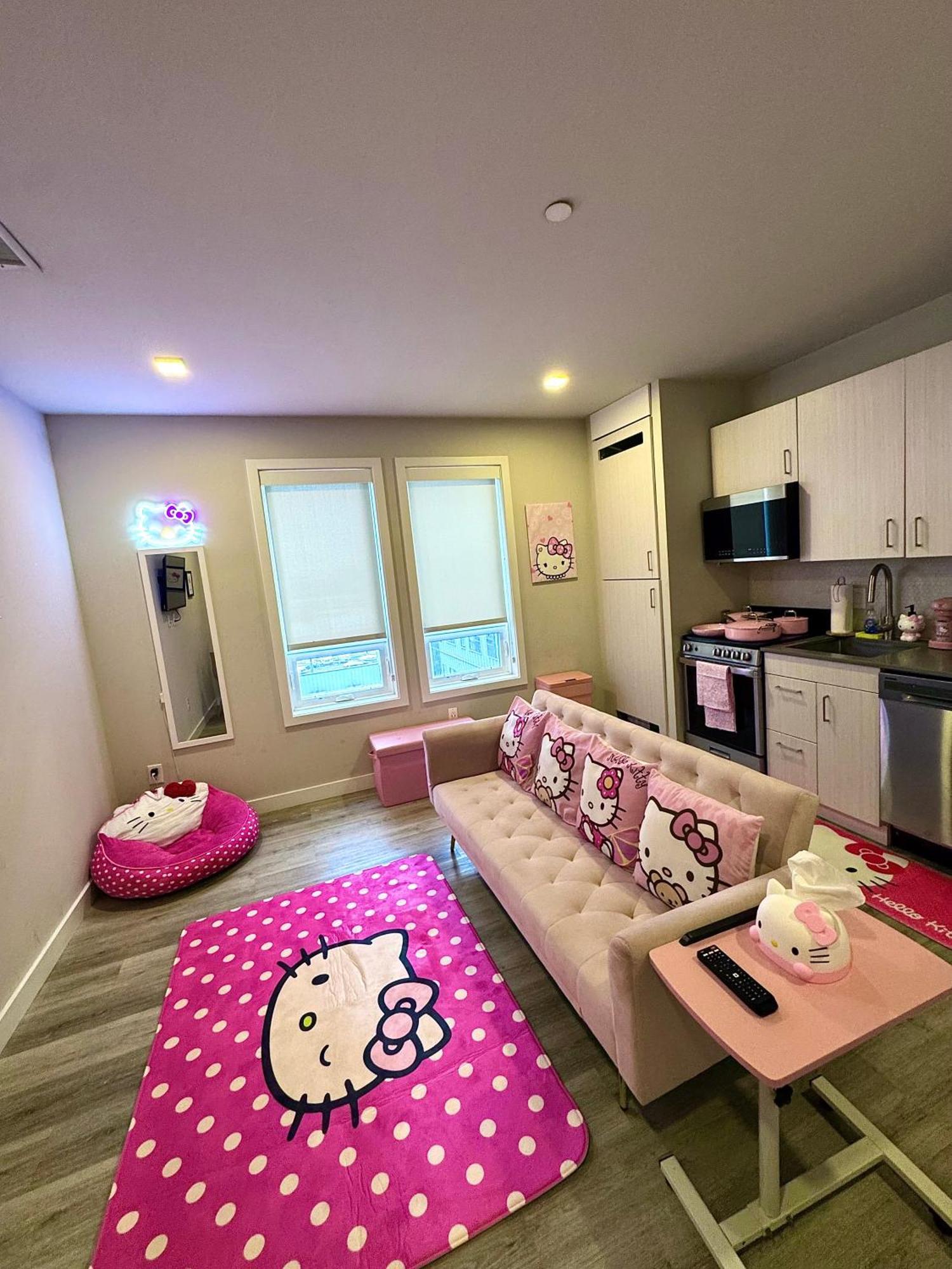 Apartment Pink Hello Kitty *